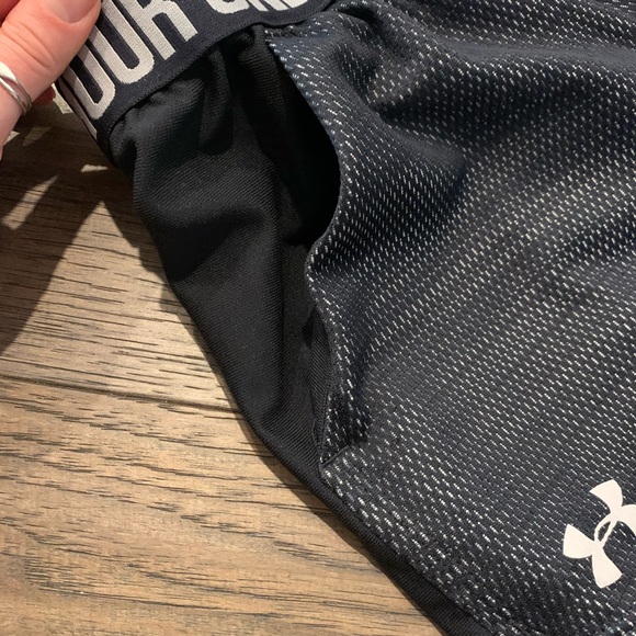 Black Under Armour Shorts with pockets(size Small) - Picture 8 of 8
